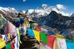 喜马拉雅山巅的五彩经幡