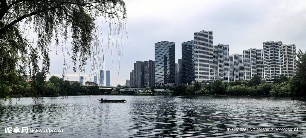 城市河畔风光