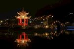 湖畔古亭夜景