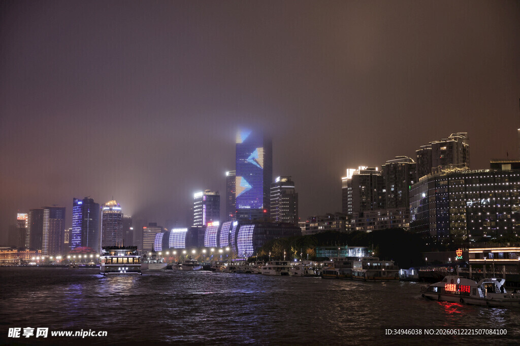 城市江畔璀璨夜景