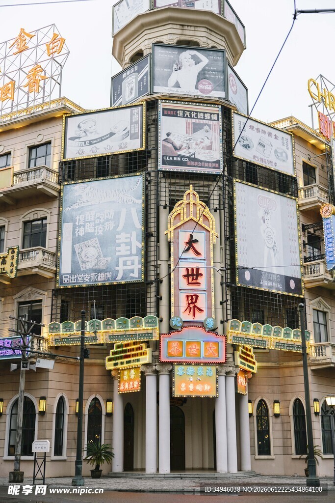 复古风格的华丽剧院建筑