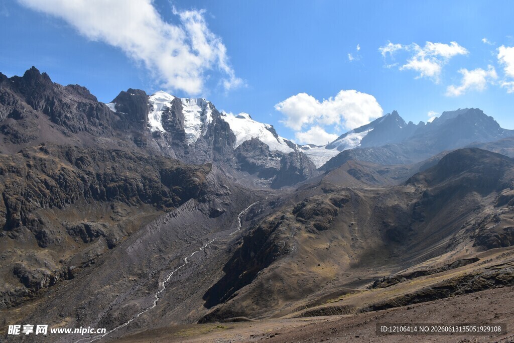 壮丽雪山景观