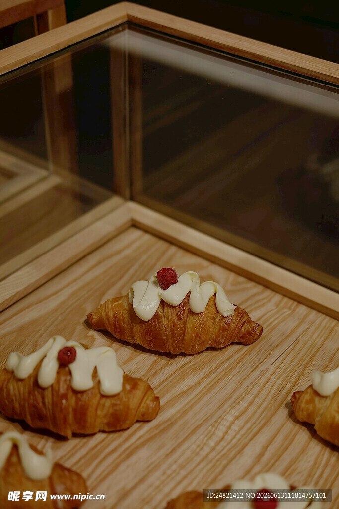 美味奶油牛角面包展示