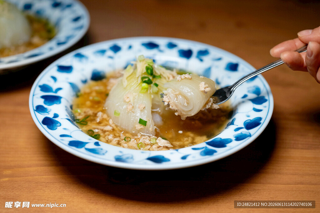 日式碗装美食诱人瞬间