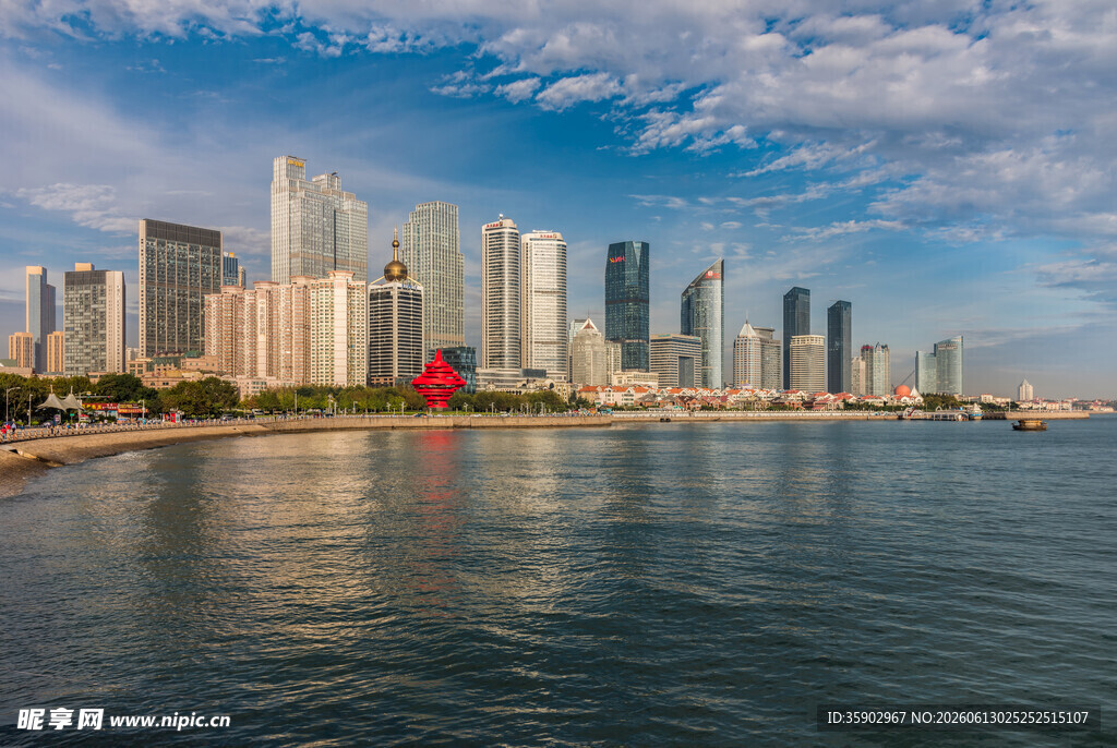 海滨城市壮丽天际线景观