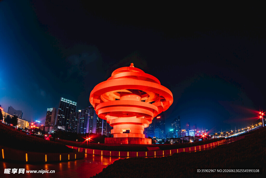 青岛五四广场夜景灯光秀