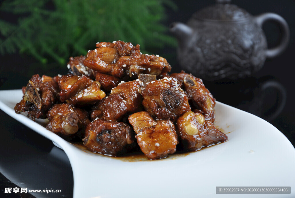 美味红烧排骨色泽诱人