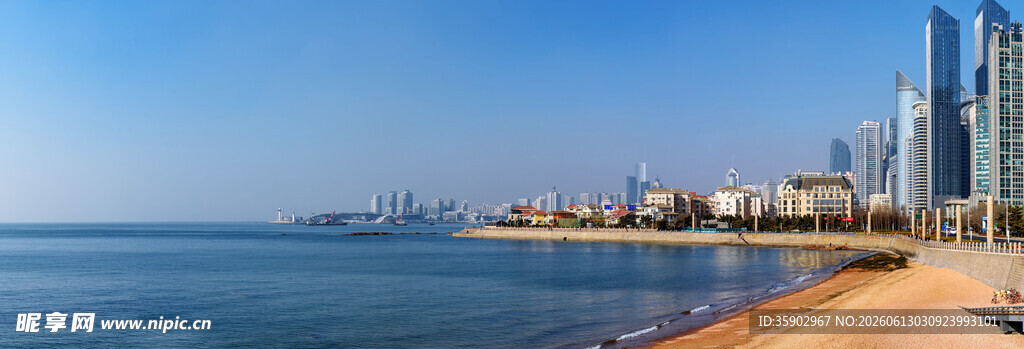 海滨城市美丽的天际线