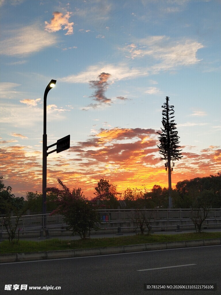 城市里的朝霞