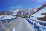 冬日雪山公路美景