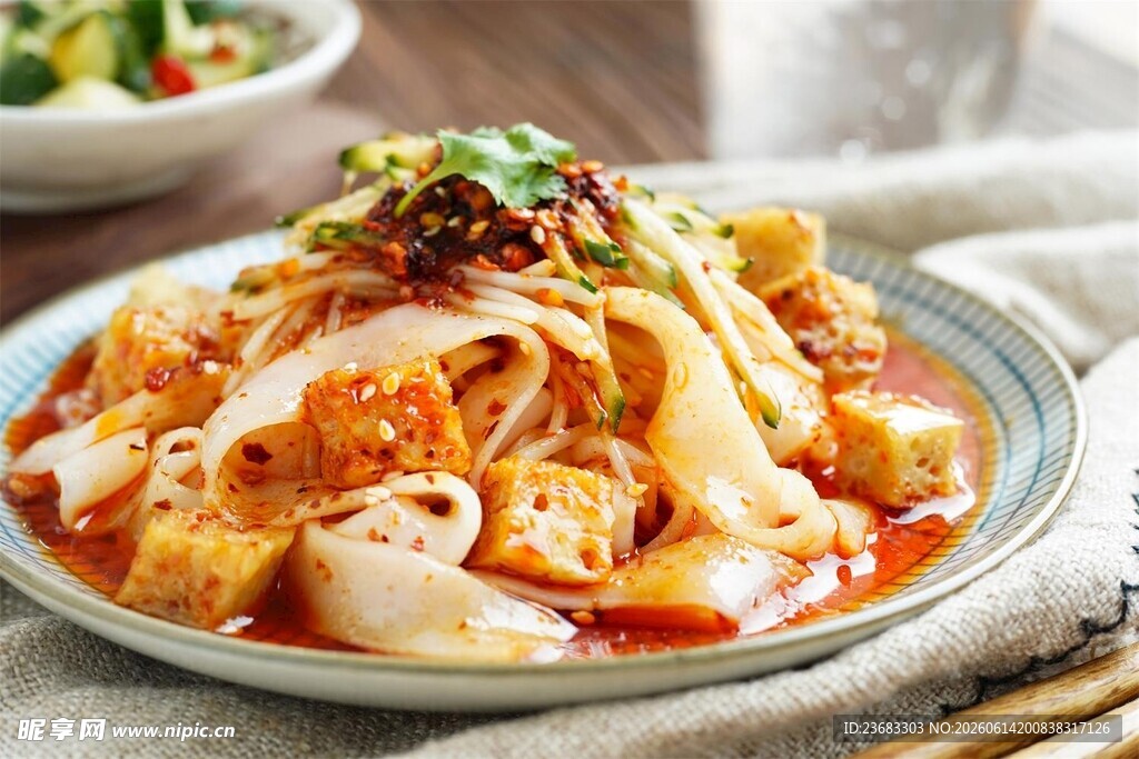 美味红油凉皮美食图片