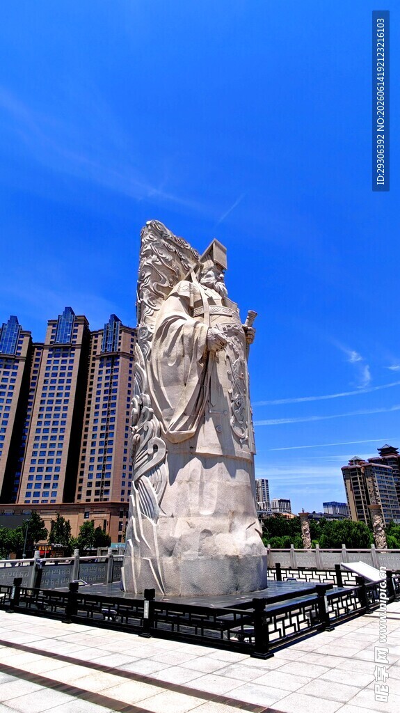 城市中的大型雕塑景观