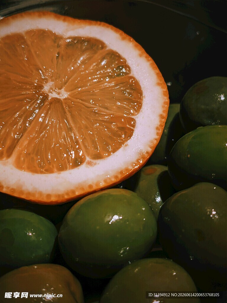 橙子切片与青果的组合