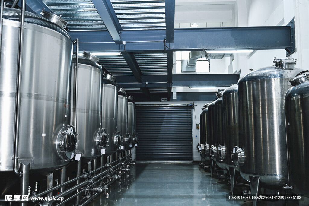 现代化酿酒厂不锈钢发酵罐