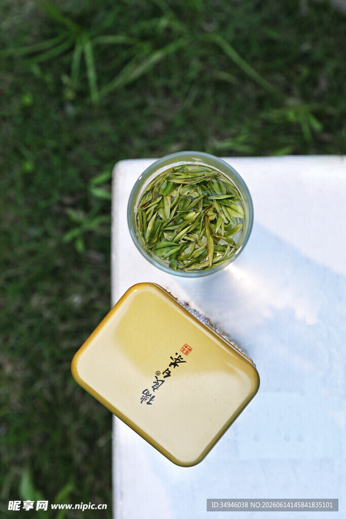 户外便携茶具与清新绿茶