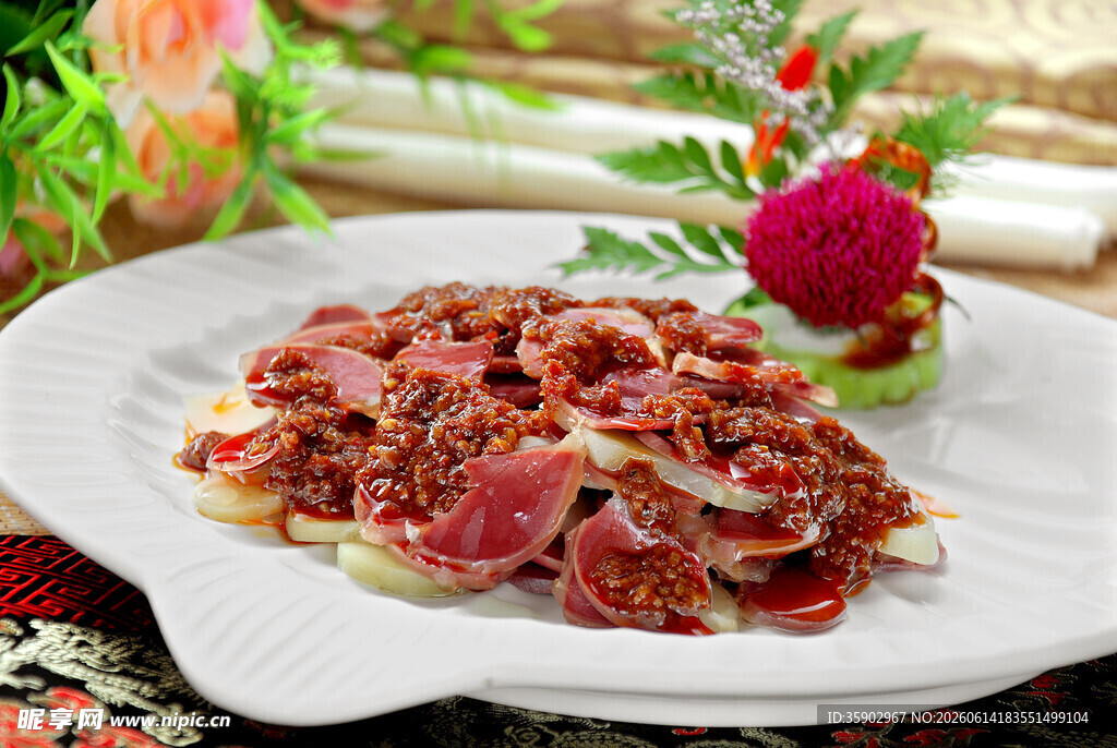 美味培根肉卷摆盘精致