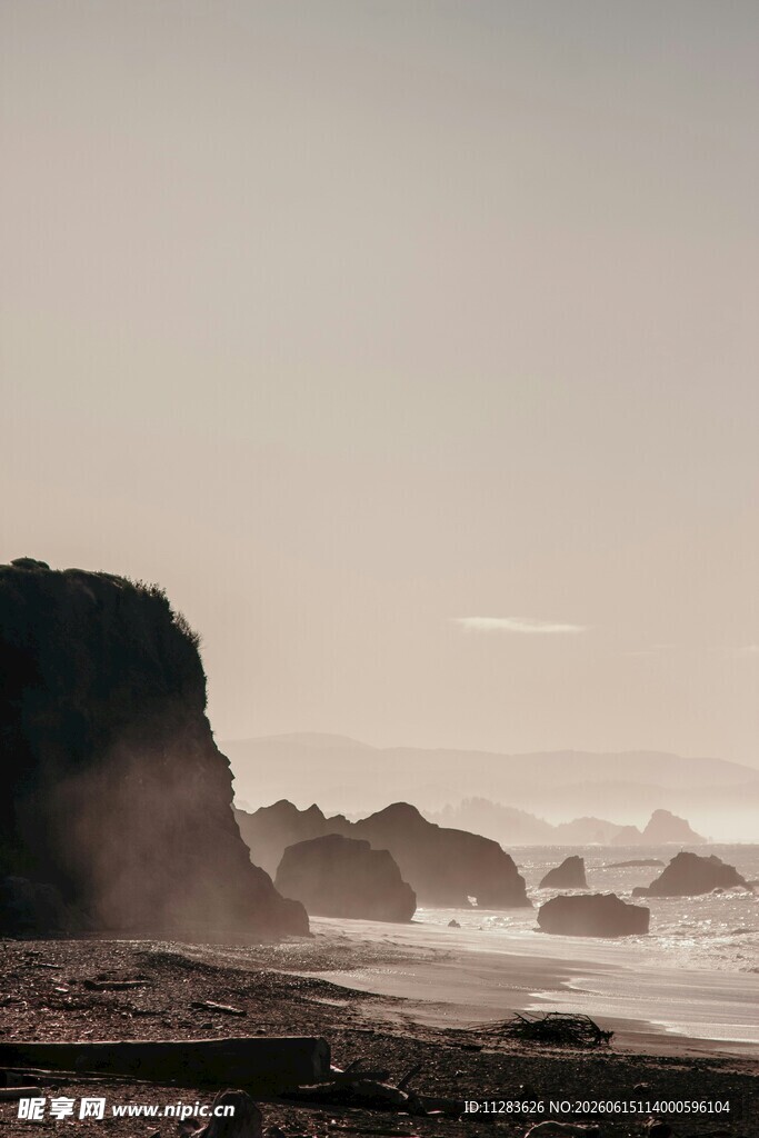 海边礁石景观海浪翻涌