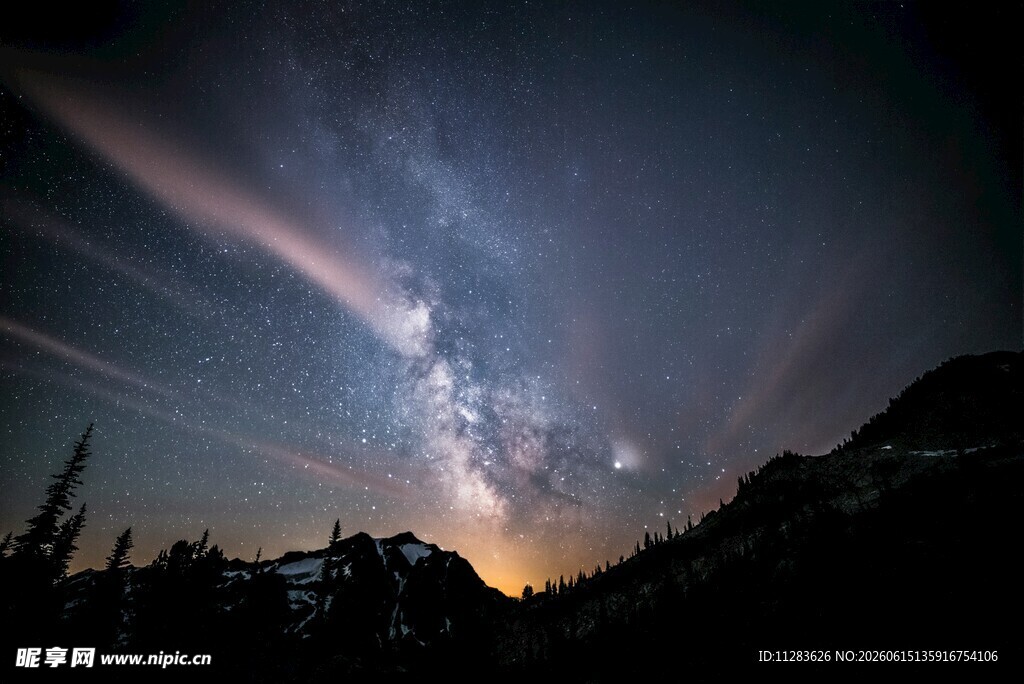 山间璀璨星空美景