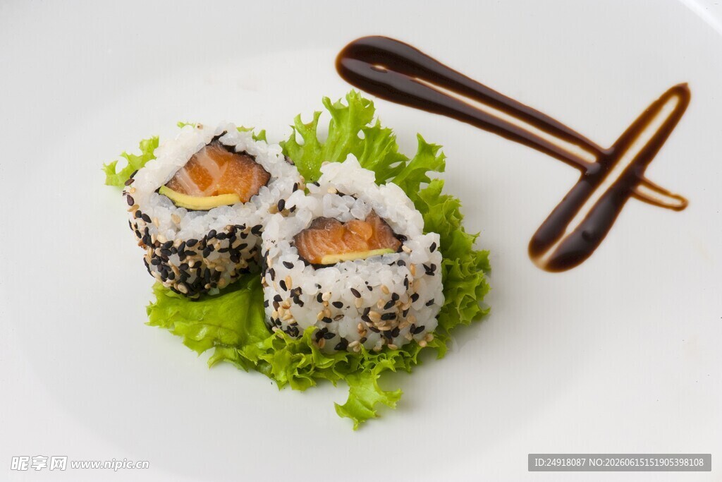 美味双色寿司摆盘精致