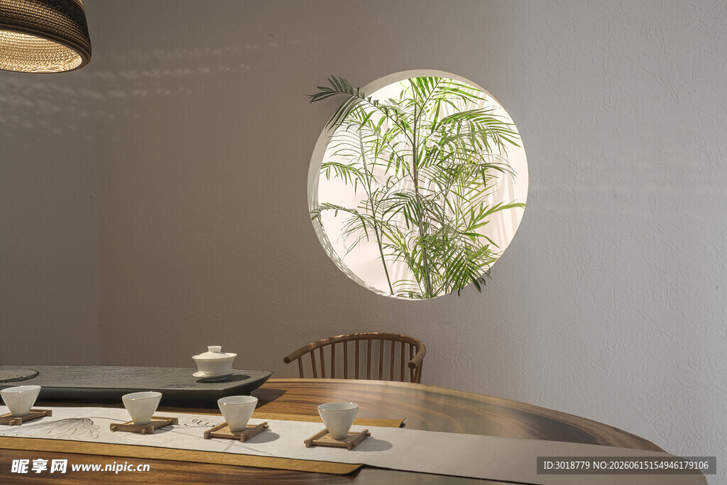 中式茶室圆窗绿植景致