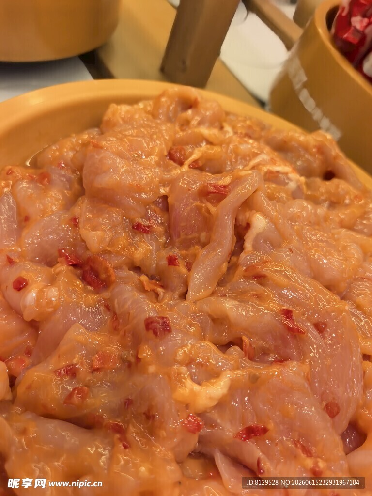 腌制鸡肉块色泽诱人