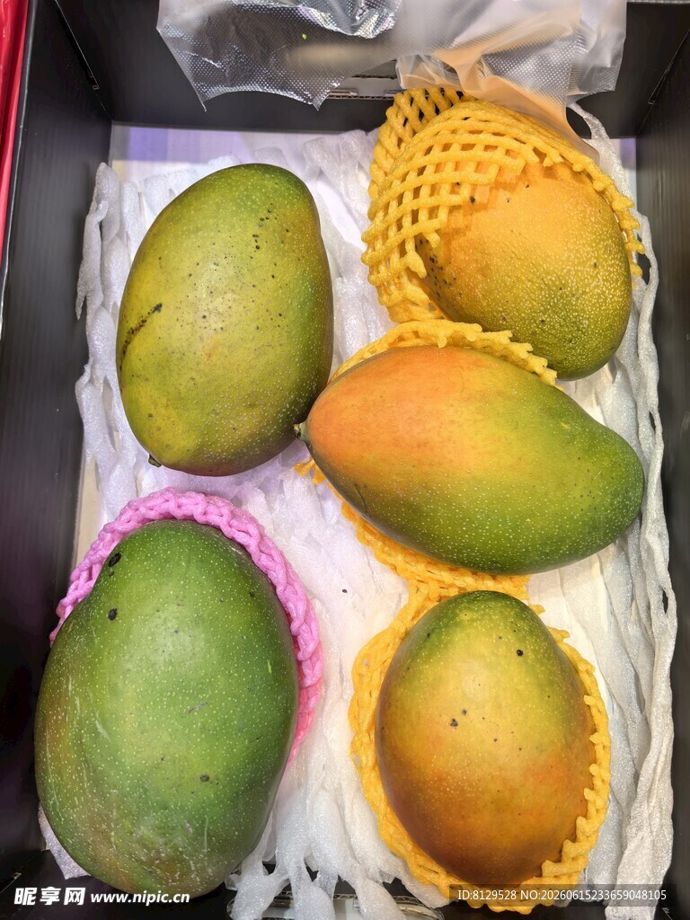 新鲜芒果待售