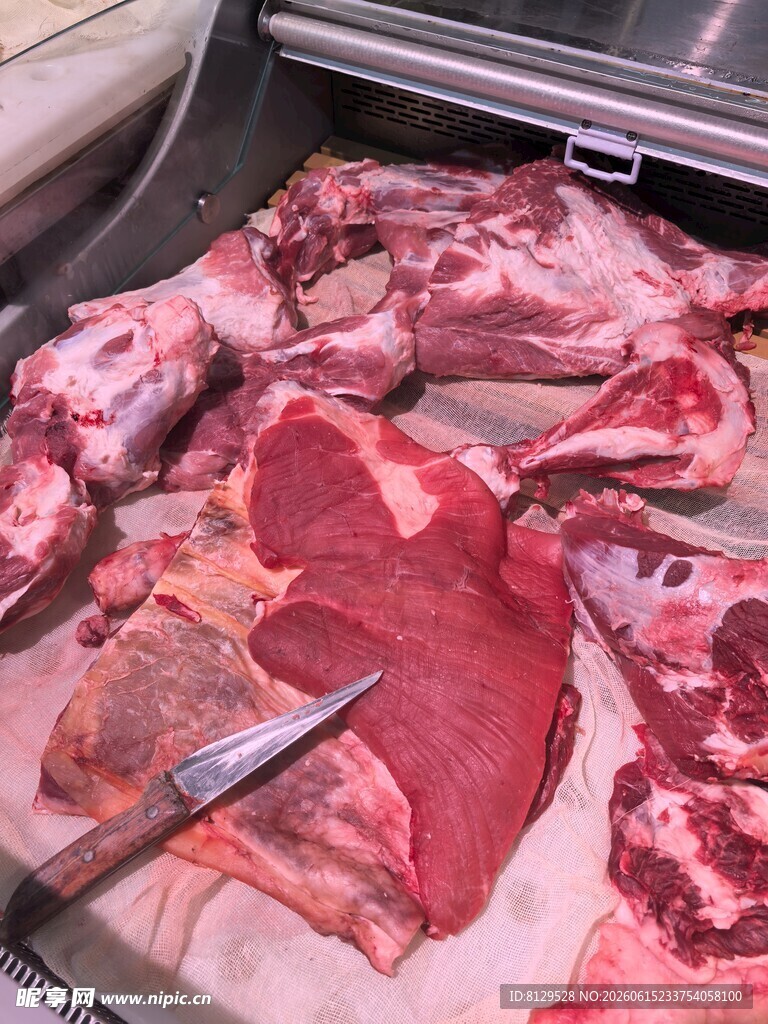 新鲜生肉展示