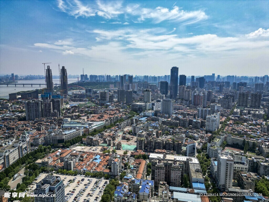城市天际线俯瞰景观