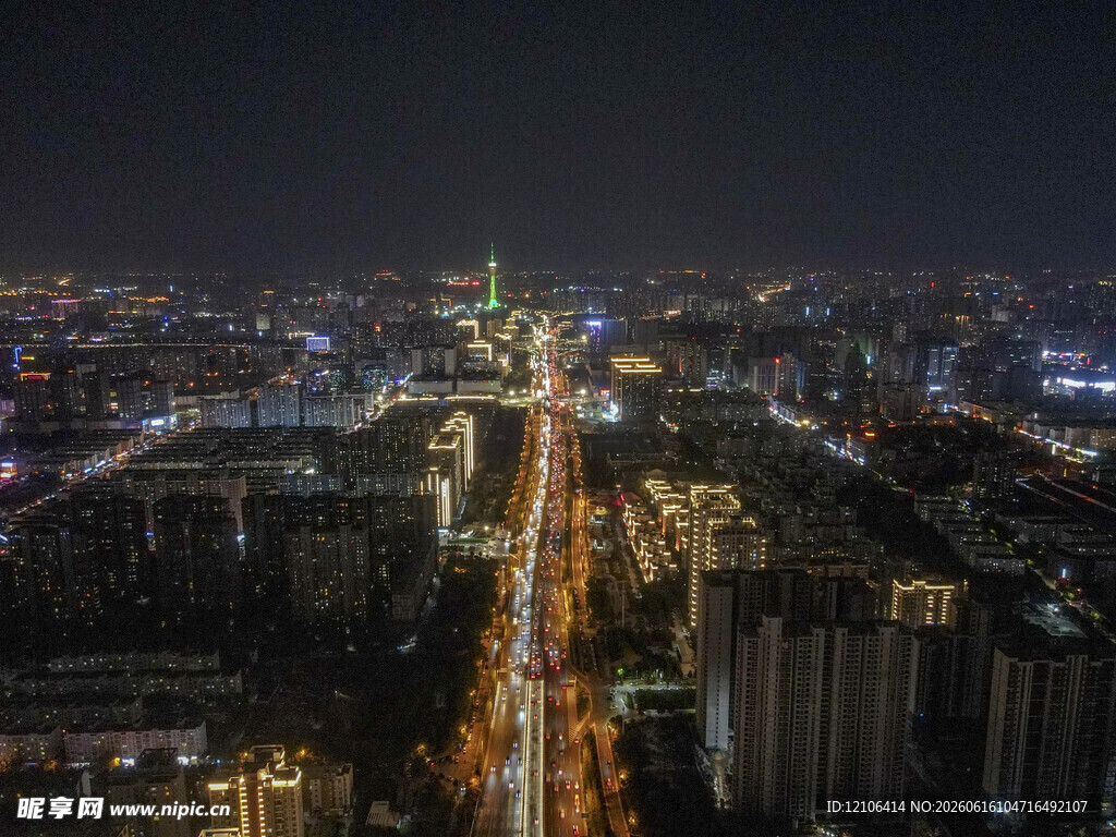 城市璀璨夜景俯瞰图