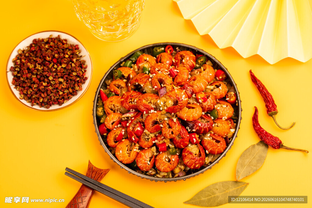 美味麻辣龙虾色泽诱人