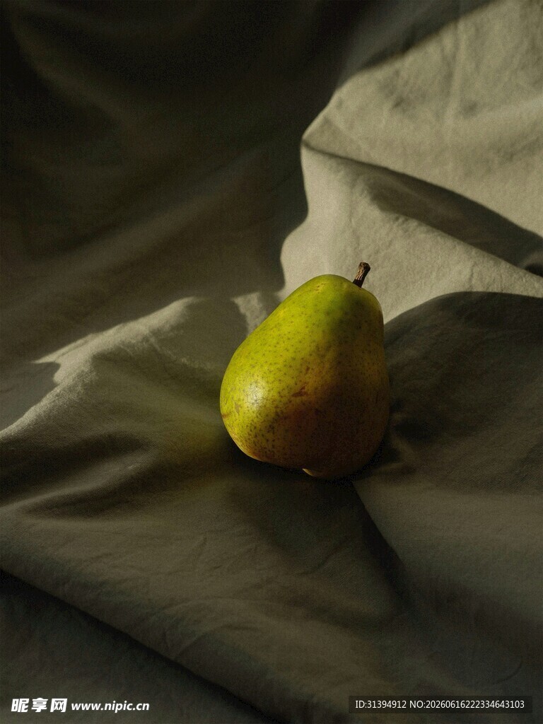 布上的黄梨
