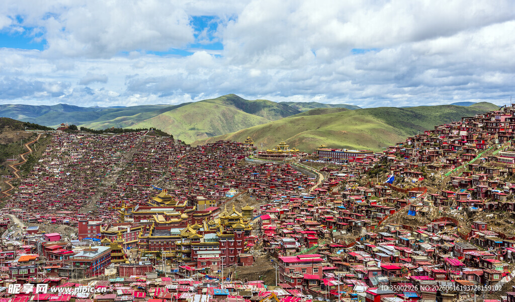 五彩斑斓的山地景观