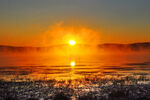 日出时分的壮丽自然景观