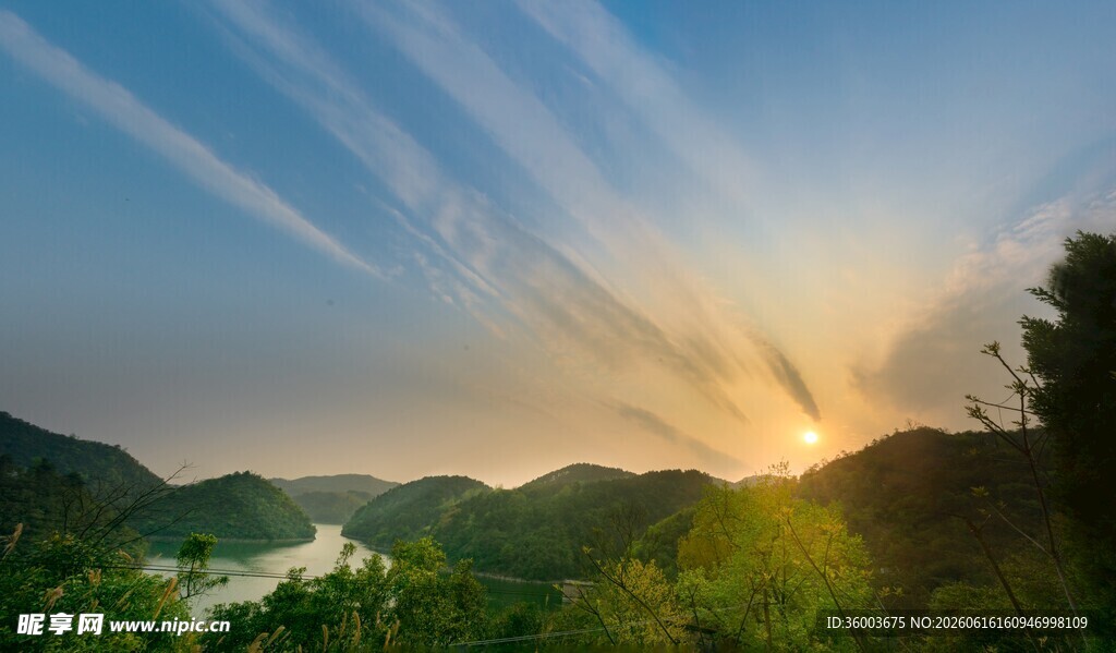 山间日落美景