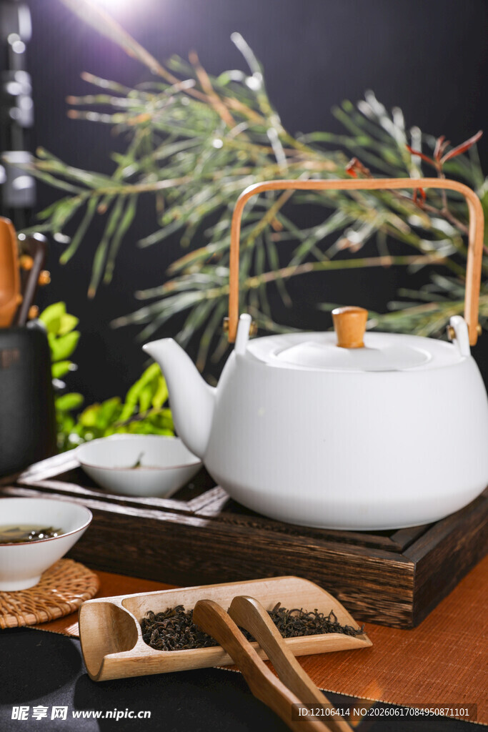 素雅白瓷茶壶茶具组合