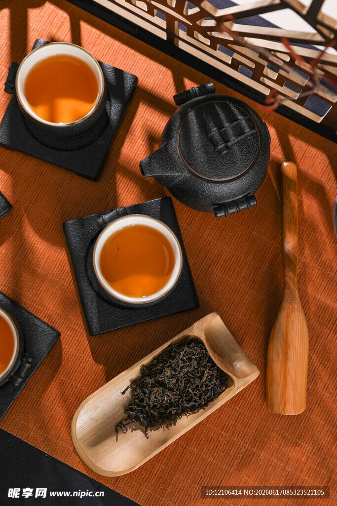 中式茶具品味茶香时刻