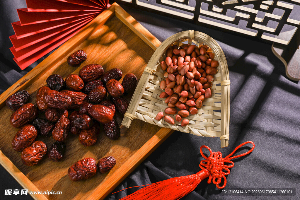 传统中式干果与吉祥摆件