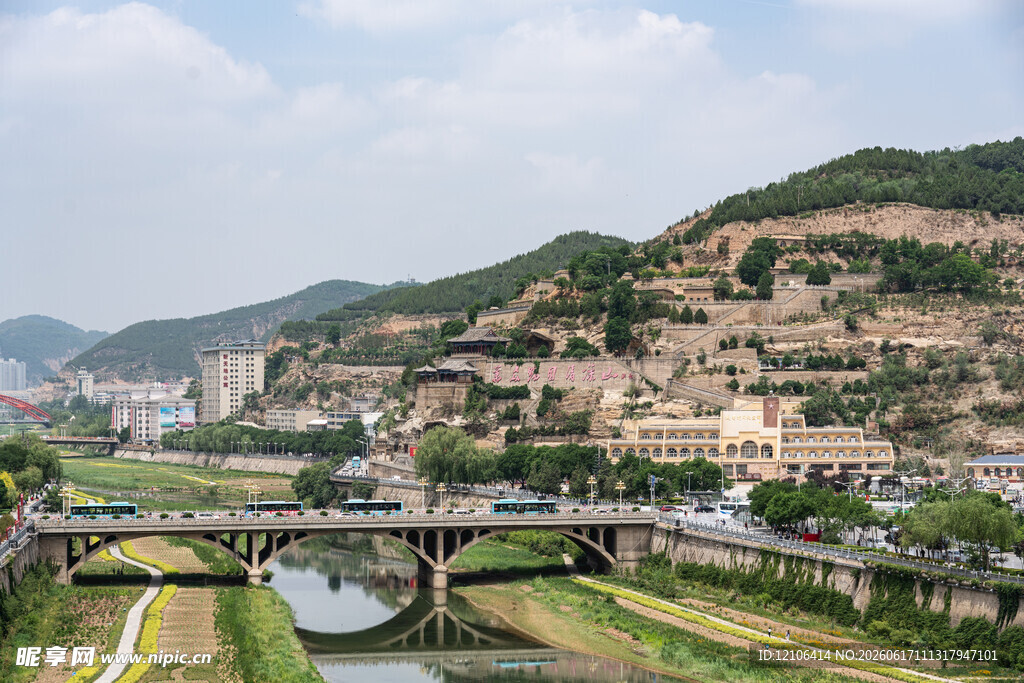 山间城镇风景