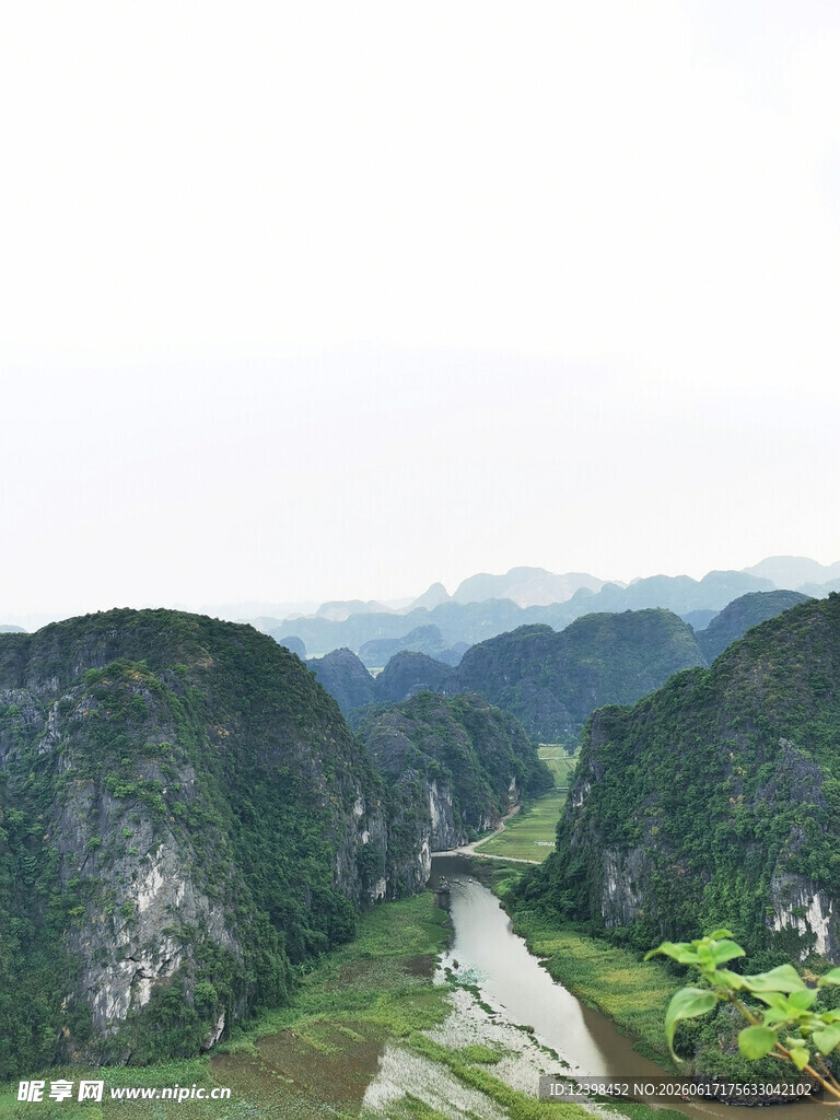 山间河流美景