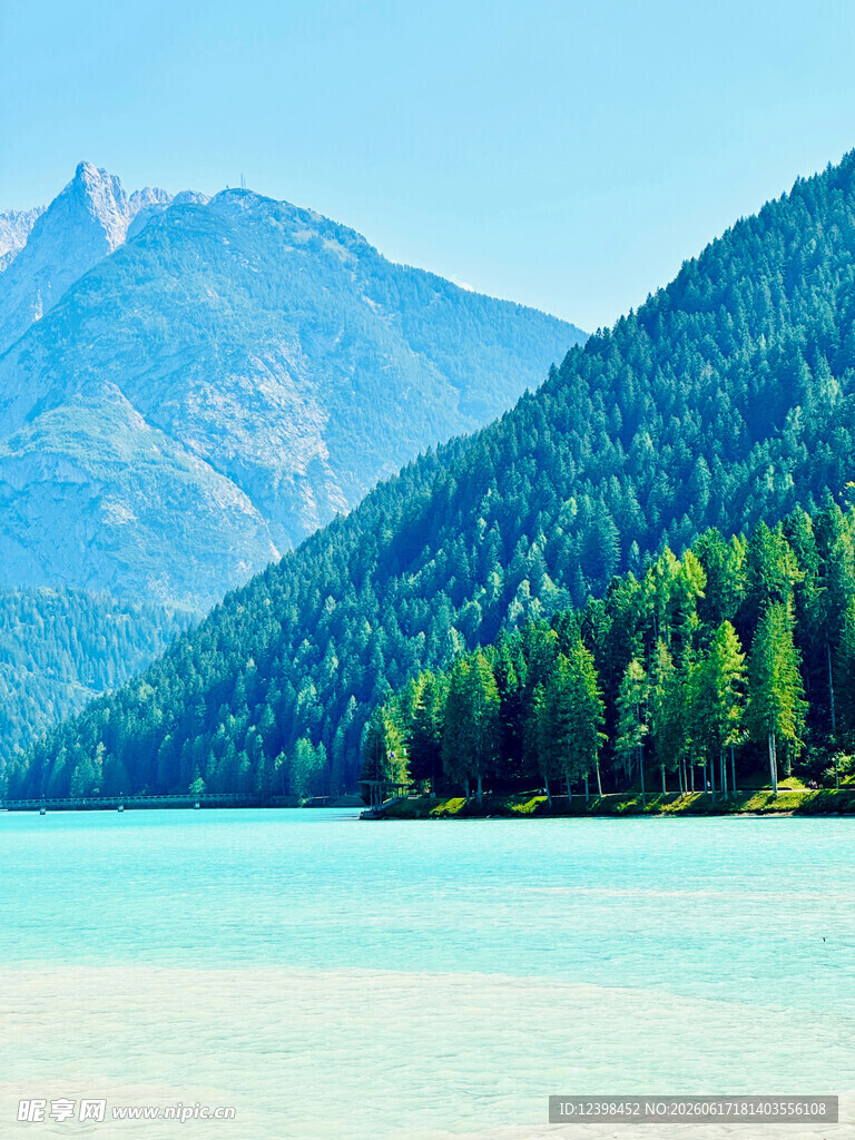 秀丽山水间的自然美景