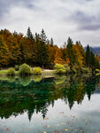 秋日静谧湖景
