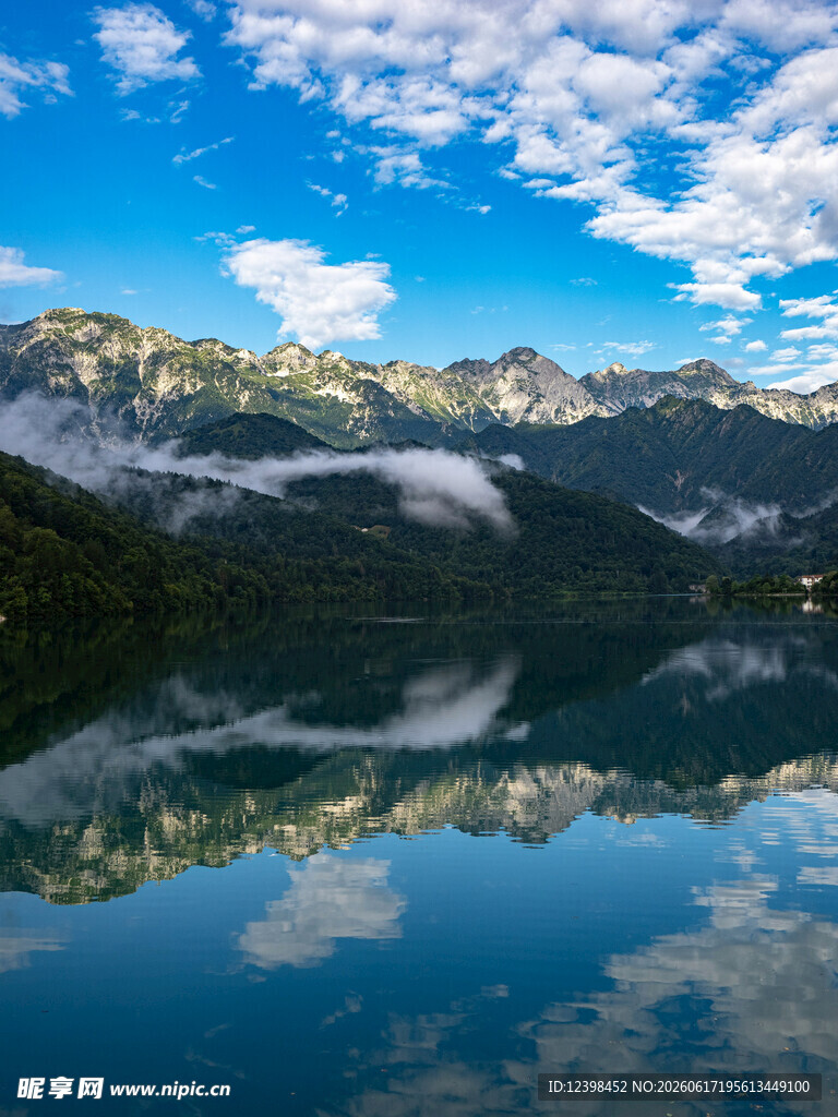 静谧的湖泊