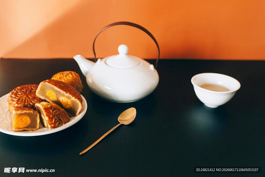 中式茶具搭配美味点心