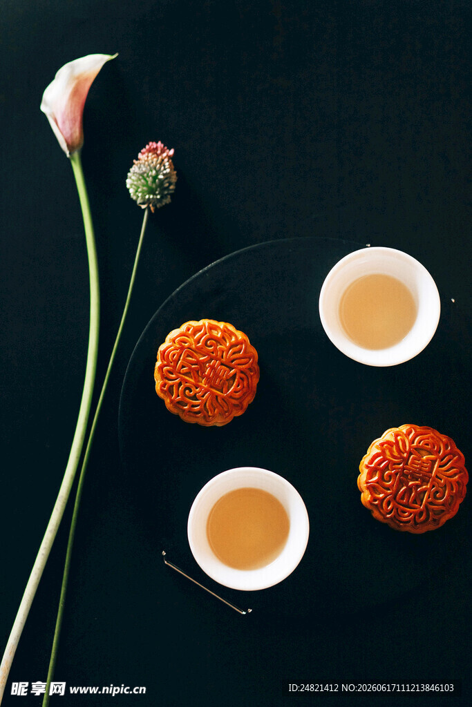 中秋茶点与雅致花卉