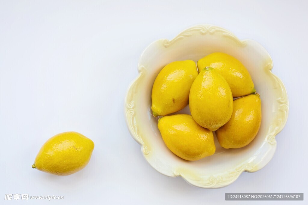 碗中鲜黄柠檬水果图片