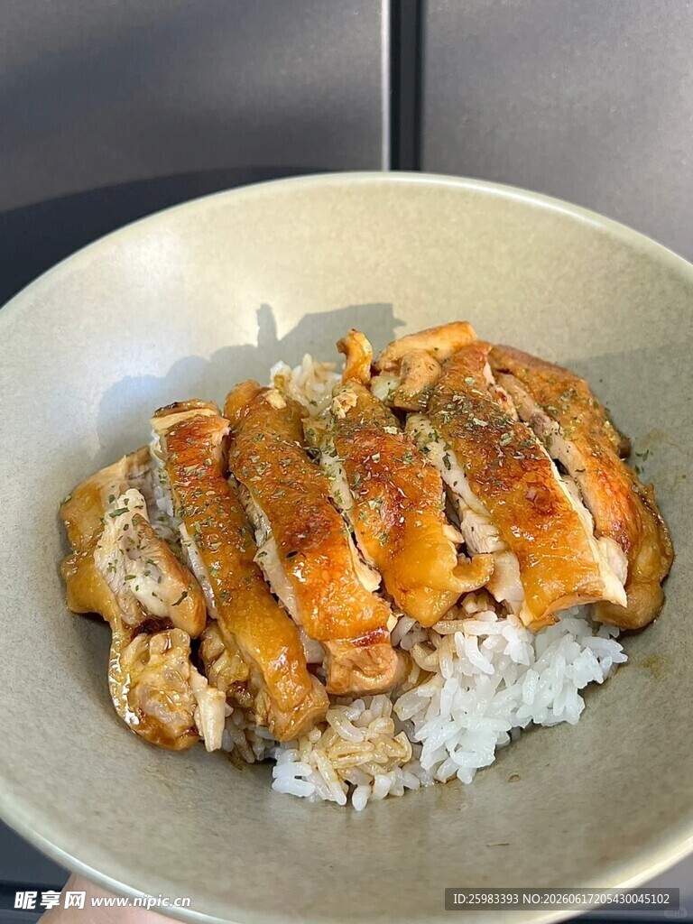 香煎鸡排盖浇饭