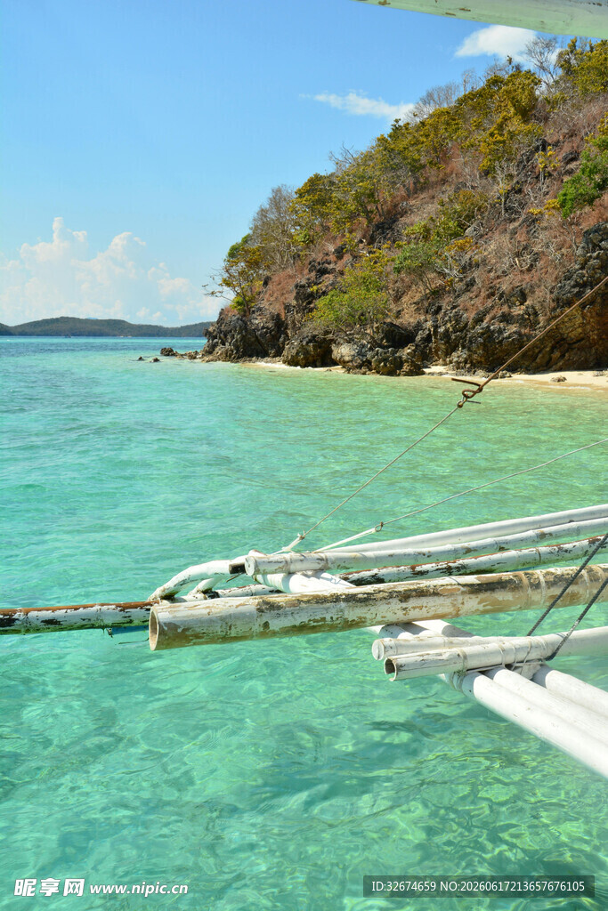 海上美景清澈海水与船只