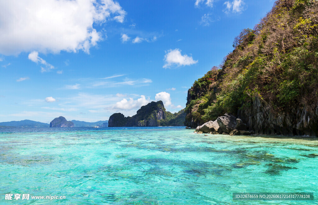 美丽清澈的海边风景