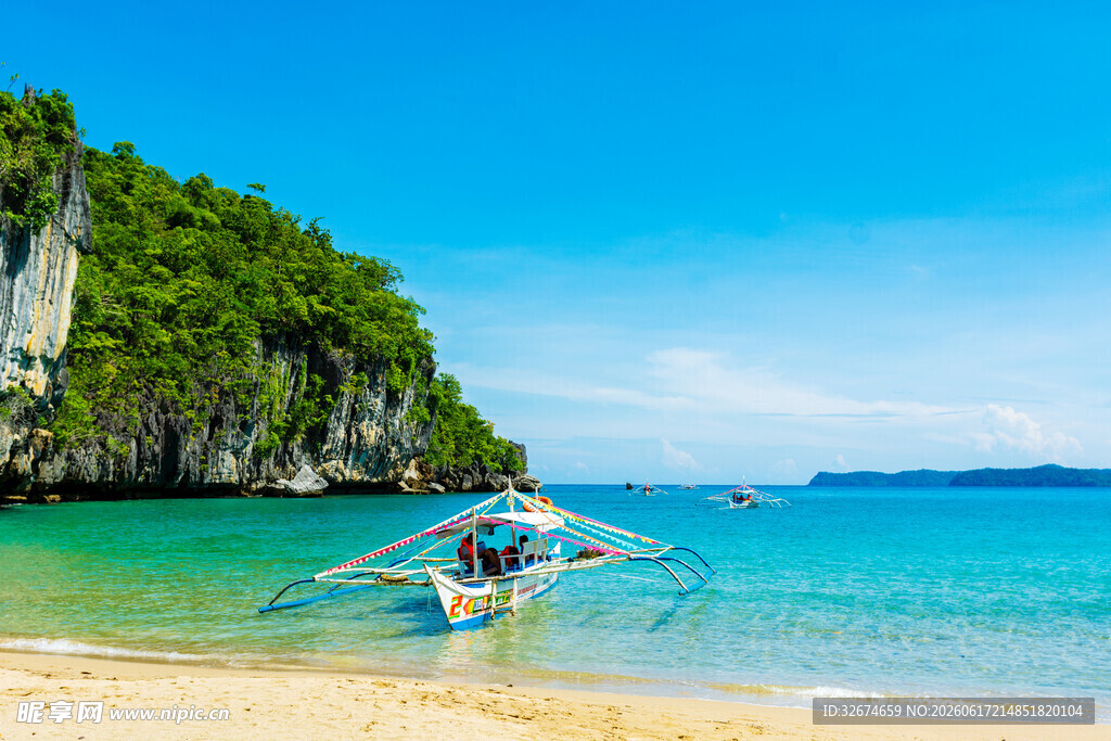 海边小船美景