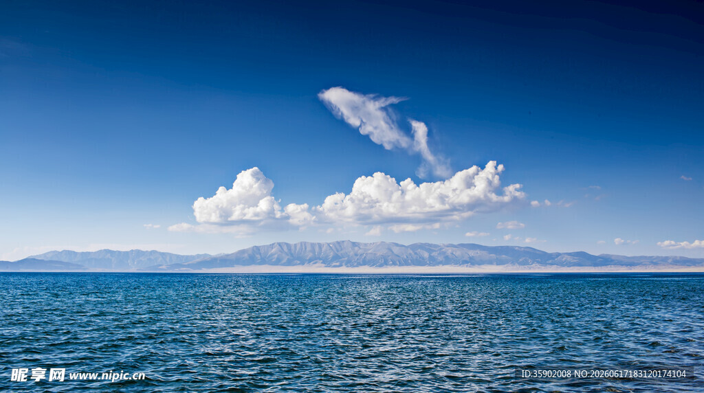 广阔海面与远方天际美景